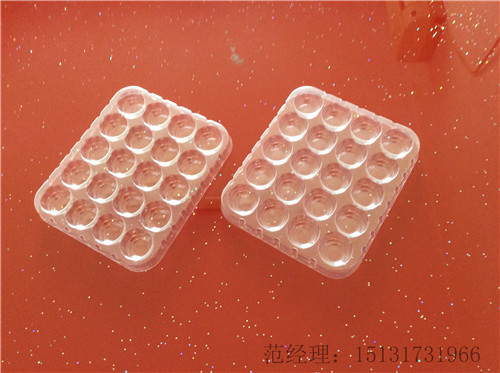 塑料内托里的电动牙刷显